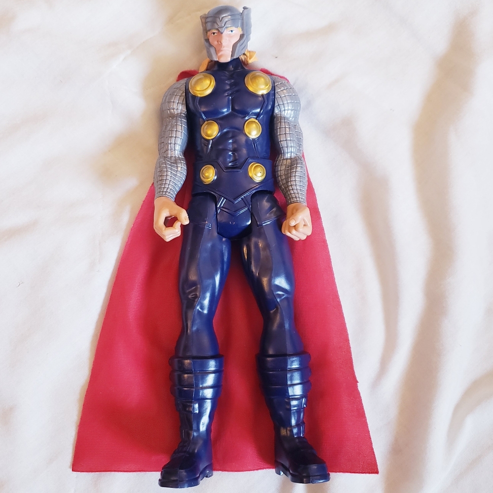 Hasbro Marvel Thor Action Figure With Cape
